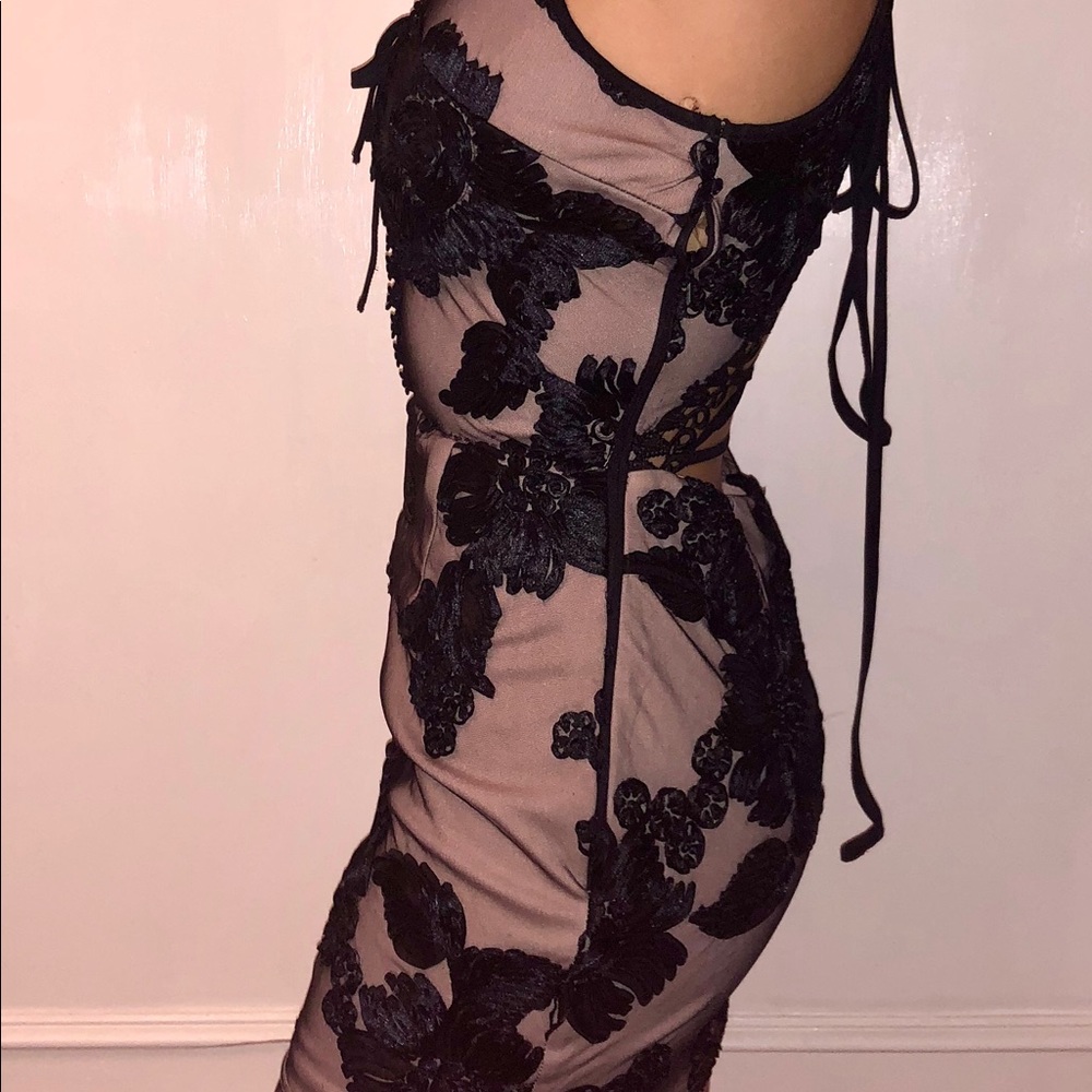 Dress - Picture 4 of 7